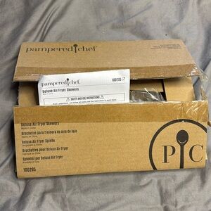 NIB - Pampered Chef Deluxe Air Fryer Skewers